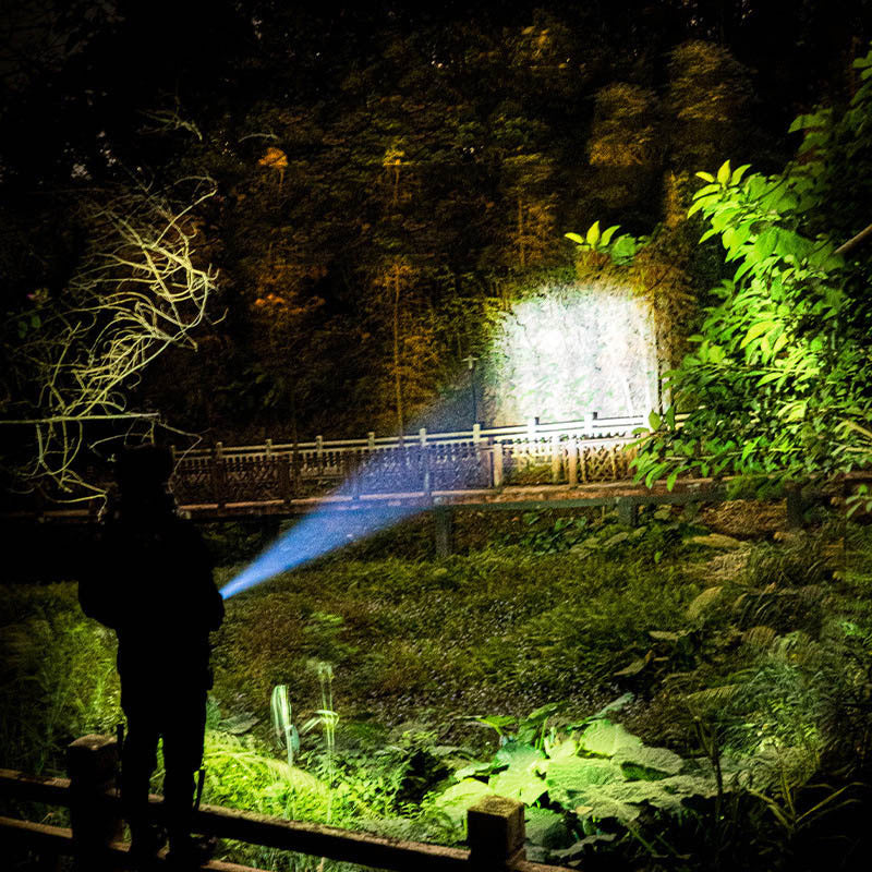 Outdoor Portable Bright Focusing Flashlight